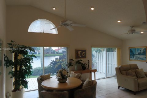House in Boynton Beach, Florida 3 bedrooms, 203.18 sq.m. № 1945606 - photo 21