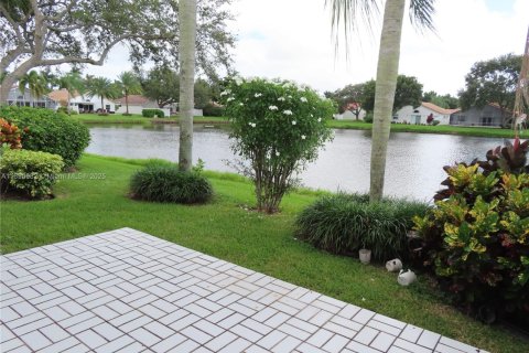 House in Boynton Beach, Florida 3 bedrooms, 203.18 sq.m. № 1945606 - photo 28