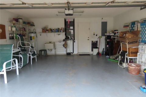 House in Boynton Beach, Florida 3 bedrooms, 203.18 sq.m. № 1945606 - photo 29