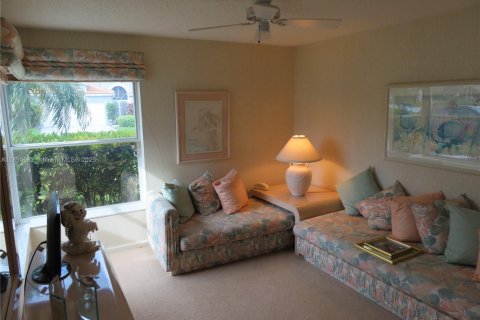 House in Boynton Beach, Florida 3 bedrooms, 203.18 sq.m. № 1945606 - photo 18
