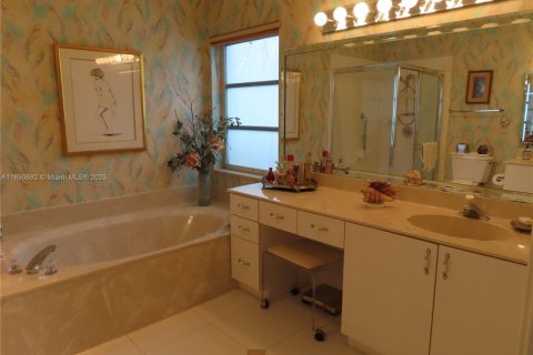 House in Boynton Beach, Florida 3 bedrooms, 203.18 sq.m. № 1945606 - photo 26