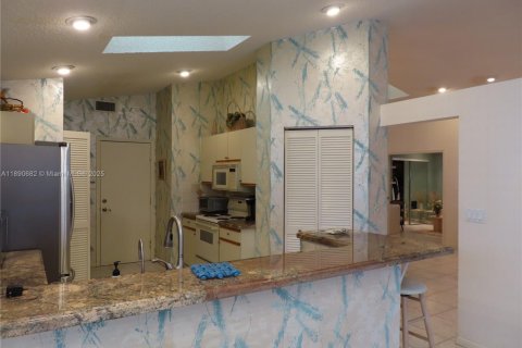 House in Boynton Beach, Florida 3 bedrooms, 203.18 sq.m. № 1945606 - photo 5