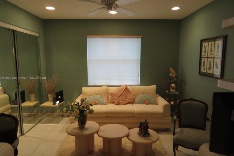 House in Boynton Beach, Florida 3 bedrooms, 203.18 sq.m. № 1945606 - photo 14