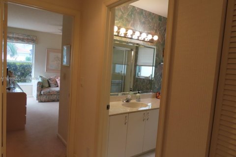 House in Boynton Beach, Florida 3 bedrooms, 203.18 sq.m. № 1945606 - photo 16