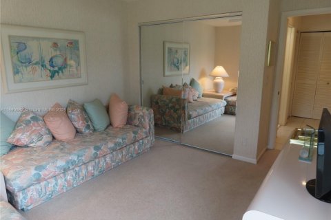 House in Boynton Beach, Florida 3 bedrooms, 203.18 sq.m. № 1945606 - photo 19