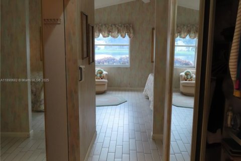 House in Boynton Beach, Florida 3 bedrooms, 203.18 sq.m. № 1945606 - photo 27