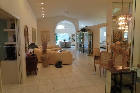 House in Boynton Beach, Florida 3 bedrooms, 203.18 sq.m. № 1945606 - photo 20