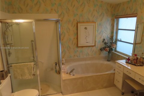 House in Boynton Beach, Florida 3 bedrooms, 203.18 sq.m. № 1945606 - photo 25
