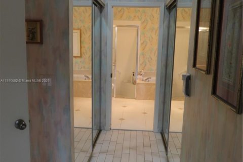 House in Boynton Beach, Florida 3 bedrooms, 203.18 sq.m. № 1945606 - photo 23