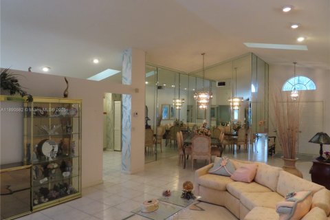 House in Boynton Beach, Florida 3 bedrooms, 203.18 sq.m. № 1945606 - photo 12