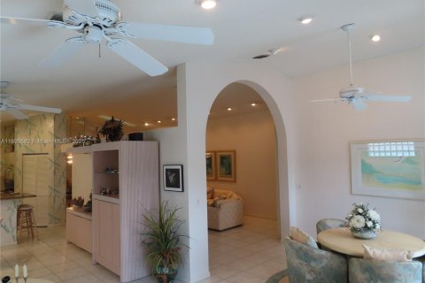 House in Boynton Beach, Florida 3 bedrooms, 203.18 sq.m. № 1945606 - photo 8