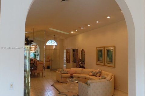 House in Boynton Beach, Florida 3 bedrooms, 203.18 sq.m. № 1945606 - photo 10