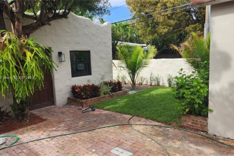 Casa en venta en Miami Springs, Florida, 5 dormitorios, 349.03 m2 № 1781949 - foto 8