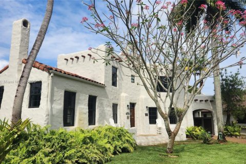 Casa en venta en Miami Springs, Florida, 5 dormitorios, 349.03 m2 № 1781949 - foto 3