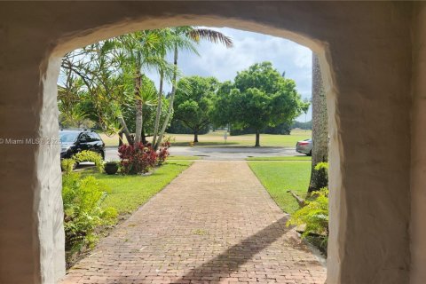 Casa en venta en Miami Springs, Florida, 5 dormitorios, 349.03 m2 № 1781949 - foto 7