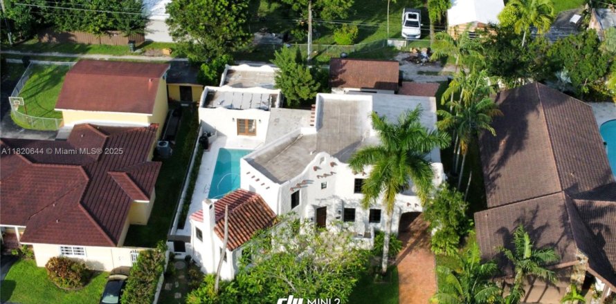 Casa en Miami Springs, Florida 5 dormitorios, 349.03 m2 № 1781949