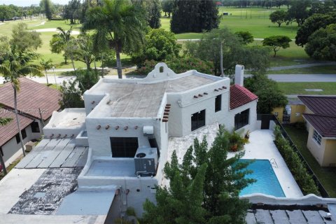 Casa en venta en Miami Springs, Florida, 5 dormitorios, 349.03 m2 № 1781949 - foto 20