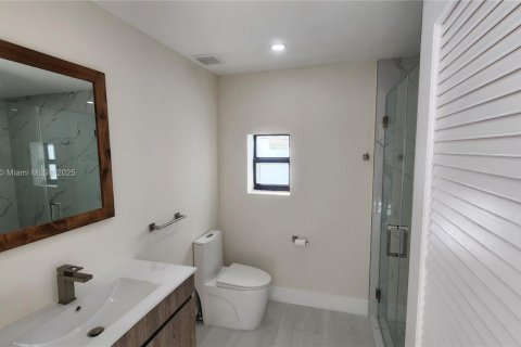 Casa en venta en Miami Springs, Florida, 5 dormitorios, 349.03 m2 № 1781949 - foto 16