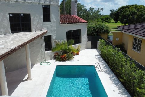 Casa en venta en Miami Springs, Florida, 5 dormitorios, 349.03 m2 № 1781949 - foto 21