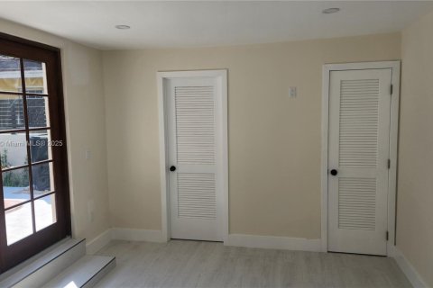Casa en venta en Miami Springs, Florida, 5 dormitorios, 349.03 m2 № 1781949 - foto 15