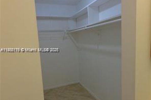 Condo in Lauderdale Lakes, Florida, 1 bedroom  № 1933643 - photo 23