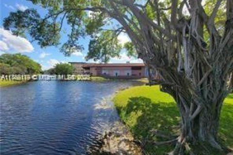 Condo in Lauderdale Lakes, Florida, 1 bedroom  № 1933643 - photo 6