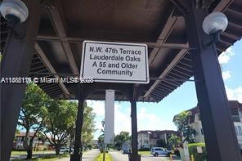Condo in Lauderdale Lakes, Florida, 1 bedroom  № 1933643 - photo 1