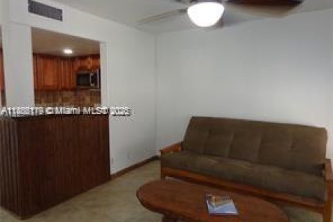 Condo in Lauderdale Lakes, Florida, 1 bedroom  № 1933643 - photo 7