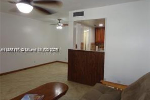 Condo in Lauderdale Lakes, Florida, 1 bedroom  № 1933643 - photo 9