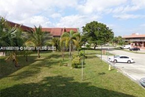 Condo in Lauderdale Lakes, Florida, 1 bedroom  № 1933643 - photo 28