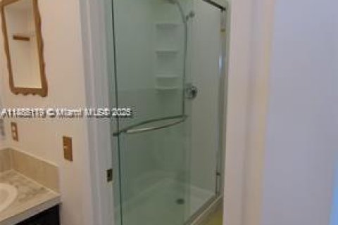 Condo in Lauderdale Lakes, Florida, 1 bedroom  № 1933643 - photo 18