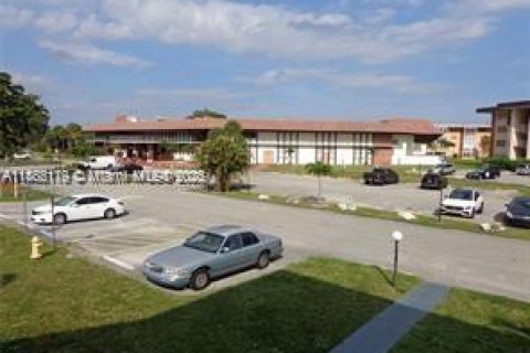 Condo in Lauderdale Lakes, Florida, 1 bedroom  № 1933643 - photo 27