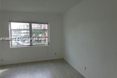 Condo in Lauderdale Lakes, Florida, 1 bedroom  № 1933643 - photo 16