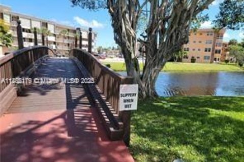 Condo in Lauderdale Lakes, Florida, 1 bedroom  № 1933643 - photo 30