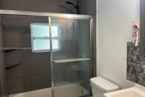 House in Miami, Florida 3 bedrooms, 106.47 sq.m. № 1945717 - photo 15