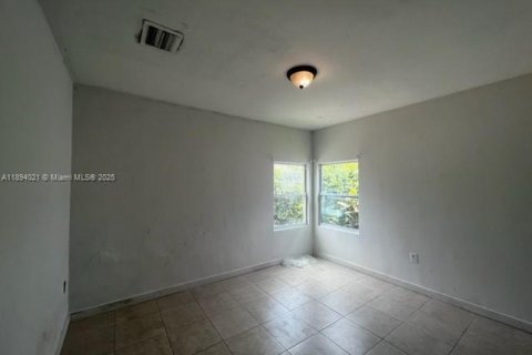 House in Miami, Florida 3 bedrooms, 106.47 sq.m. № 1945717 - photo 7