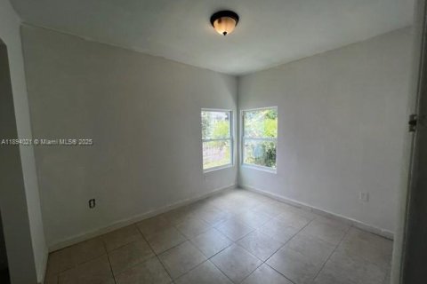 House in Miami, Florida 3 bedrooms, 106.47 sq.m. № 1945717 - photo 3