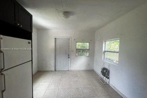 House in Miami, Florida 3 bedrooms, 106.47 sq.m. № 1945717 - photo 13