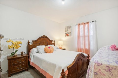 Townhouse in Homestead, Florida 3 bedrooms, 159.05 sq.m. № 1893282 - photo 16