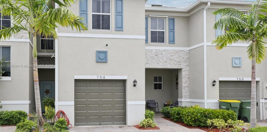 Townhouse in Homestead, Florida 3 bedrooms, 159.05 sq.m. № 1893282