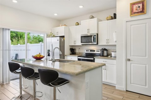 Townhouse in Homestead, Florida 3 bedrooms, 159.05 sq.m. № 1893282 - photo 11