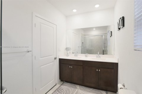 Townhouse in Homestead, Florida 3 bedrooms, 159.05 sq.m. № 1893282 - photo 29