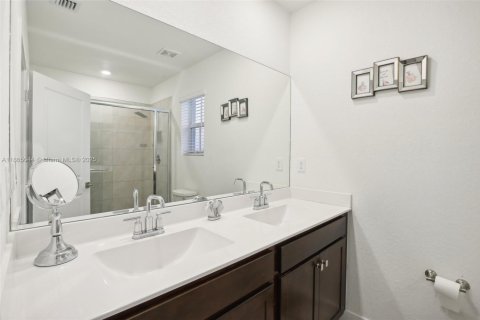 Townhouse in Homestead, Florida 3 bedrooms, 159.05 sq.m. № 1893282 - photo 27