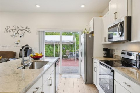 Townhouse in Homestead, Florida 3 bedrooms, 159.05 sq.m. № 1893282 - photo 12