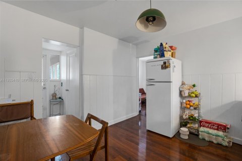 Commercial property in Miami, Florida 195.93 sq.m. № 1992622 - photo 13