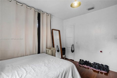 Commercial property in Miami, Florida 195.93 sq.m. № 1992622 - photo 9