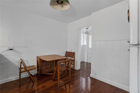 Commercial property in Miami, Florida 195.93 sq.m. № 1992622 - photo 15