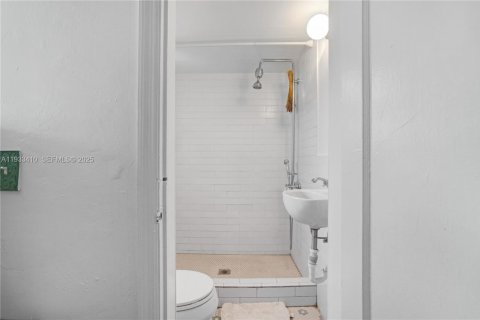 Commercial property in Miami, Florida 195.93 sq.m. № 1992622 - photo 17