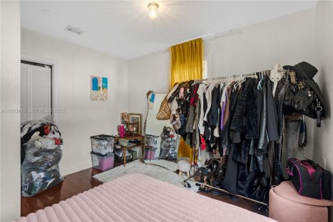 Commercial property in Miami, Florida 195.93 sq.m. № 1992622 - photo 11