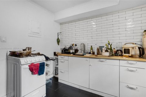 Commercial property in Miami, Florida 195.93 sq.m. № 1992622 - photo 22